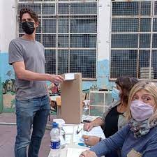 Hoy discutimos el futuro de la ucr y logramos una participación record en las elecciones de @ucrcapital. Rb3 A0ro7qh7um