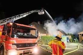 Audi zentrum flensburg vertriebs gmbh / liebigstraße 8 / 24941 flensburg. Garage Lichterloh In Flammen Www Foerde News