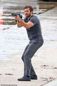 Jacob benjamin gyllenhaal was born in los angeles, california, to producer/screenwriter naomi foner (née achs) and director stephen gyllenhaal. Jake Gyllenhaal Shoots At An Lapd Helicopter On Michael Bay S Ambulance Readsector