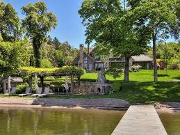 Gorgeous Lake House They Have Their Own Beach Perfect Spot For Fireplace Lake Beach House Lake Landscaping Lake House