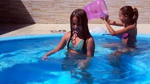 Desafio da piscina 2020 verão desafio do sorvete com marcela muniz. Desafio Na Piscina Com Balde De Gelo Video Dailymotion