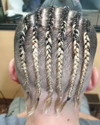 𝗘𝗡 𝗗𝗢𝗡𝗗𝗘 khea es un padre soltero, quien intenta encontrar el amor verdadero de una mujer en la famosa aplicación para citas, tinder. Braids Trenzas Posts Facebook