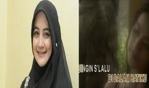 Tausiyah umi pipik dian irawati | kajian muslimah prepare to golden time dulu tampil terbuka, kini 8 artis cantik ini memutuskan bercadar putra sulung ustad jefri dan umi pipik menangis. Penampilan Seksi Umi Pipik Di Video Klip Stinky Jaman Dulu Ini Bikin Heboh Netizen Kepo Rancah Post