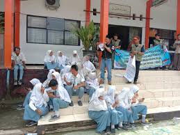 Maybe you would like to learn more about one of these? Jaring Suara Millenial Kpu Lamongan Gencar Sosialisasi Di Sekolahan Faktualnews Co