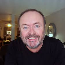 Which 70-200 lens is best for indoor basketball?