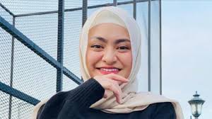 Selamat, apa yang anda rencanakan saat ini akan berjalan sesuai dengan rencana, keberhasilan bisa anda dapatkan dengan mudah. Disangka Masih Tidur Nathalie Holscher Ternyata Sedang Belajar Mengaji Sule Sampaikan Harapannya Tribunnews Com Mobile