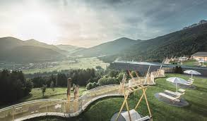 Sudtiroler Ferienfeeling In Neuen Dimensionen 25m Sky Pool Der Blick Schweift Uber Das Pustertal Die Perspektive Verandert In 2020 Hotel Hubertus Hotel Erlebnisbad