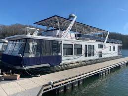This vessel has been meticulously updated since purchased, new toile. 2001 Sumerset 16 X 79 Houseboat Somerset Ky For Sale 42501 Iboats Com House Boats For Sale Houseboat Living House Boat