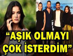 Oyunculuk eğitimi aldıktan sonra 2014 yılında sil baştan. Pinar Deniz