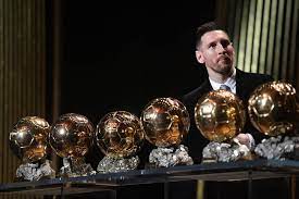 Messi's stranglehold on the golden ball began in 2009, which is when he claimed the treble under pep guardiola and then set off on an unprecedented run of four straight wins that was interrupted by cristiano ronaldo. Ballon D Or Ff 2019 Le Sixieme Ballon D Or De Lionel Messi Vu Par Twitter France Football