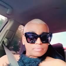 Roselyn Dean's Instagram, Twitter & Facebook