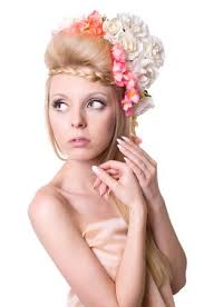 Une Jeune Femme Avec Des Bigoudis Sur La Tête Banque D'Images et Photos  Libres De Droits. Image 4878608