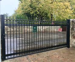 Driveway gates, also commonly referred to as entrance gates, double gates, estate gates before we look at the different driveway gate styles (such as standard double opening, sliding, 3/4 split etc). Wrought Iron Gates Edinburgh Glasgow Fife Scotland Aes