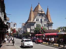 Blumenau is a city in the itajaí valley, in santa catarina state, southern brazil. Datei Blumenau Brasil Jpg Wikipedia
