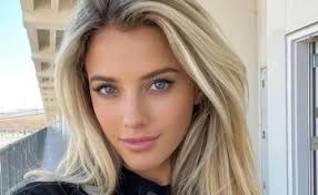 Lindsey Brewer enamorada en 14 de febrero desde la nieve