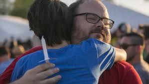 Crowd mourns Orlando victims at Phoenix vigil
