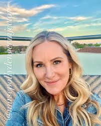 Julie Gott's Instagram, Twitter & Facebook