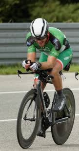Frodeno musste aufgrund von rückenproblemen einen großteil des rennens gehend zurücklegen und immer wieder pausen einlegen, kam aber dennoch nach 9:15:44 stunden als 35. Triathlon Radsport Kipfenberg