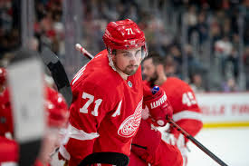 Dylan larkin and his father have donated 50,000 pair of gloves to detroit area medical centers. Detroit Red Wings Dylan Larkin Sees Stature Grow Off The Ice