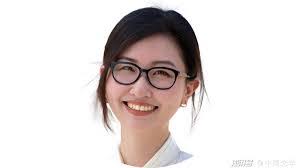 Evelyn Hu's Instagram, Twitter & Facebook