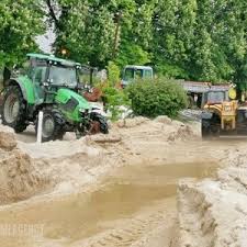 Prössing) is a village in vas (eisenburg) county, hungary, close to the border towards austria which was drawn in 1921 according to the treaty of trianon. Munkagepekkel Takaritottak A Jeget A Jegeso Utan Peresznyen Youtube