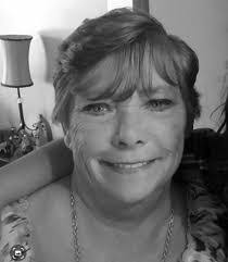 Paula Manis's Instagram, Twitter & Facebook