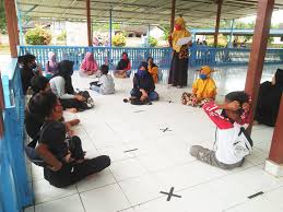 Mulai dari kualifikasi, ketatnya persaingan dan tenaga kerja yang tersedia. Para Guru Mengerahkan Upaya Ekstra Selama Covid 19 Pt Sinar Mas Agro Resources And Technology Tbk Pt Smart Tbk
