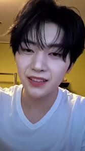 Ketemu member kalah karena ngga top spender album? Itu wajar. Tapi kalah  sama "Kitty" yang berani meluk Matthew dari belakang? Kebangetan sih kalian  ros 🤣😭😭, 📍 zerobaseone_id