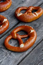Laugenbrezel Uber Nacht Plotzblog Selbst Gutes Brot Backen Laugenbrezel Brot Backen Brezel
