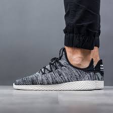 Trouve tes adidas dans la categorie: Adidas Pharrell Williams Tennis Hu 45 Ddf624