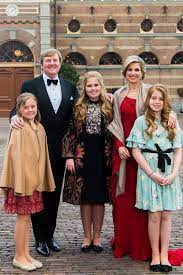 Es war genau 10.07 uhr und 43 sekunden, als es offiziell wurde: Konig Willem Alexander Wird 50 Ein Koniglicher Geburtstag In Den Niederlanden Gala De