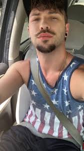 Hello im toni from 🇧🇷 Living in Germany and open minded:)