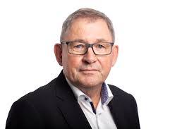 Andre Hoff's Instagram, Twitter & Facebook