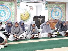 Berkat al qur'an yang mulia ini, bukakanlah untuk kami segala kebaikan, berikanlah kepada kami keutamaan dengan. Riaupunya Com 368 Mahasiswa Fkip Uir Khatam Al Quran