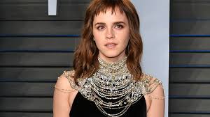 Emma is a fan of black and white ensembles, and this is a chic but casual one that's easy to wear from the office to a night out. Emma Watson Prasentiert Tattoo Gq Germany