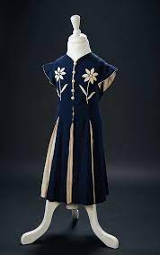Her overwhelming popularity resulted in the creation of a doll made in her. Love Shirley Temple Collector S Book 456 Silk Dress Flower Design Coat Worn By Shirley Temple In Rebecca Of Sunnybrook Farm