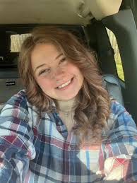 What restaurants or bars in Alaska offer fruity drink flights?