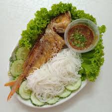 When you order miang pla pao (เมี่ยงปลาเผา), you get the whole package, or called a chood (ชุด) in thai. Buat Miang Pla Poa Dari Air Tangan Sendiri Confirm Jadi Kesukaan Keluarga Keluarga