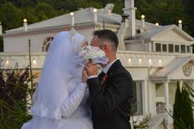 Kosovo, officially the republic of kosovo, is a landlocked country in the central balkan peninsula. Kosovo The Coronavirus And The Crisis Of The Wedding Industry Kosovo Areas Homepage Osservatorio Balcani E Caucaso Transeuropa