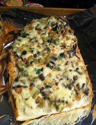 Bake at 325ºf for 25 to 30 minutes or until cheese is melted and browning. I Found This Olive Cheese Bread From Pioneer Woman And Knew I Had To Make It I Love Olives Chees Olive Cheese Bread Recipe Olive Recipes Appetizer Recipes