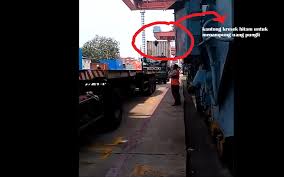 Gaji pegawai pelabuhan tanjung priok. Upah Petugas Pelabuhan Belum Mencukupi Ini Kata Jict Ekonomi Bisnis Com