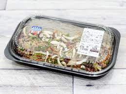 コストコで販売されている チャプチェ はご存知でしょうか フライパンで具材を炒めて完成させる惣菜半製品でして 甘いしょうゆダレによる味付けは ご飯が進みまくり 特にすばらしいのが韓国春雨でして 太くてもっちもちの食感は癖になります 牛肉もたっぷり入っ