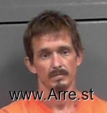 Scott Edgell's Instagram, Twitter & Facebook