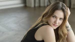So, she lived in russia until she was 7 years old. Star Of Turkish Televisions The Young Actress Alina Boz Gossip Hunter