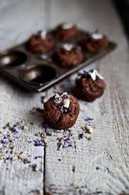 Mini Muffins Au Chocolat Et A La Noix De Coco Emilie Murmure Recipe Food Sweet Recipes Delicious Desserts