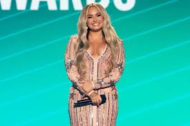 Lovato's earliest roles included angela on barney. Demi Lovato Has Blonde Hair At Peoples Choice Awards