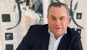 Many senior in-house lawyers, Adrian Moffatt says, find themselves stuck in  what he calls the “GC waiting room”.