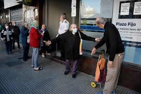 Anses determinó que habrá doble bono para jubilados y pensionados pero no todos ellos recibirán el extra de $1.500. Anses Anuncio Un Bono De 1 500 En Abril Y Mayo Para Jubilados Que Se Sumara Al Aumento De 8 07 Que Se Pagara A Partir De Marzo Infobae