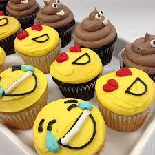 Imagem Relacionada Emoji Cake Cupcake Cakes Emoji Cupcakes