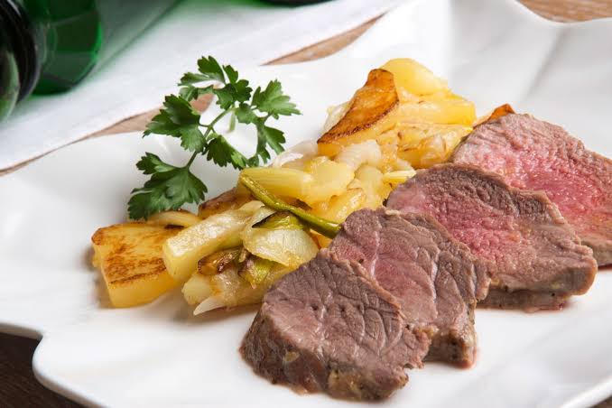 Presa de ibérico con patatas panadera